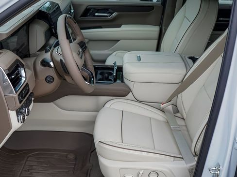 New 2026 GMC Yukon XL Denali w/ Denali Reserve Package AWD/4WD image 10