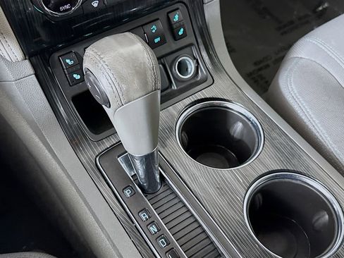 Used 2017 Chevrolet Traverse LT image 16