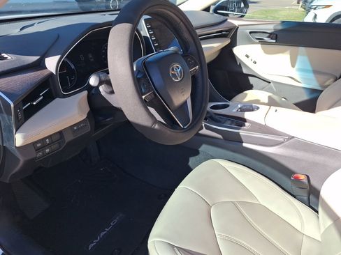 Used 2022 Toyota Avalon XLE image 14