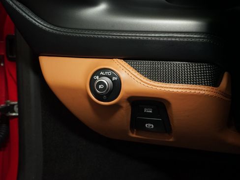 Used 2021 Ferrari F8 Tributo RWD image 17