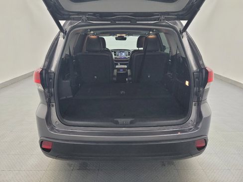 Used 2019 Toyota Highlander SE image 29