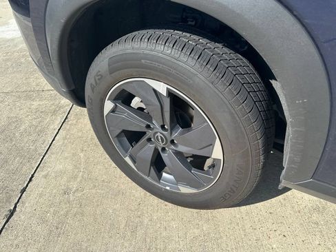 Used 2025 Nissan Rogue SV FWD image 38