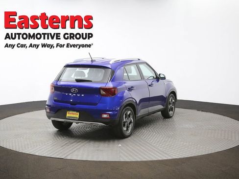 Used 2024 Hyundai Venue Limited image 40