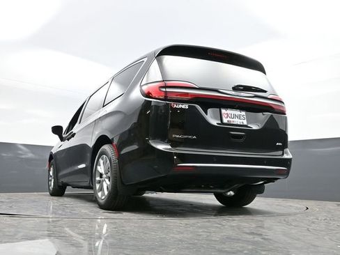New 2026 Chrysler Pacifica Select AWD/4WD image 44