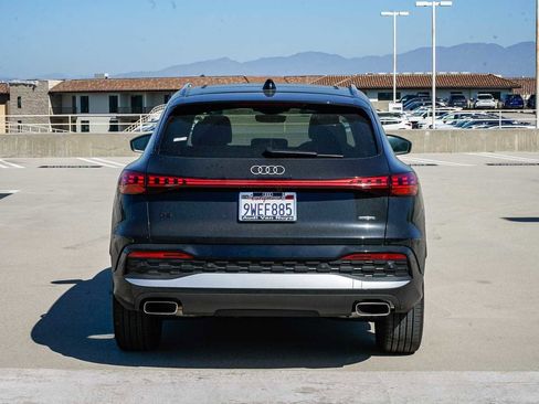 Used 2025 Audi Q5 Premium w/ Convenience Package image 3