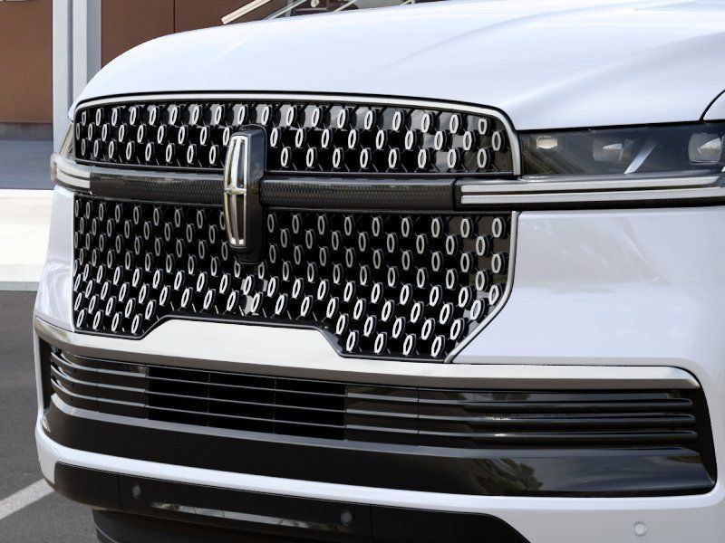 New 2027 Lincoln Navigator Premiere AWD/4WD image 17