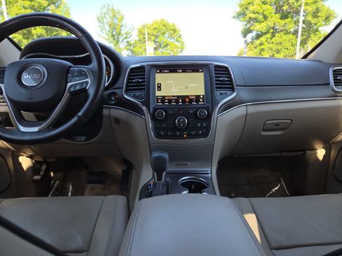 Used 2018 Jeep Grand Cherokee Overland AWD/4WD image 18