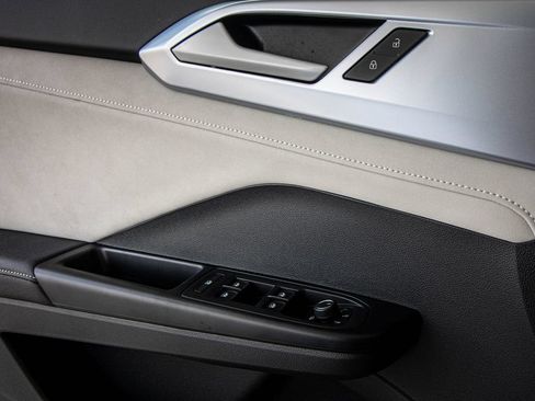 New 2026 Volkswagen Taos SE FWD image 23