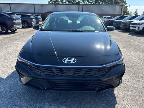 New 2025 Hyundai Elantra SEL image 8