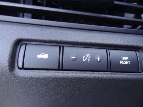 Used 2025 Nissan Altima 2.5 SV FWD image 15