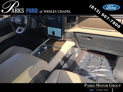 Certified 2023 Ford Expedition Limited image 11
