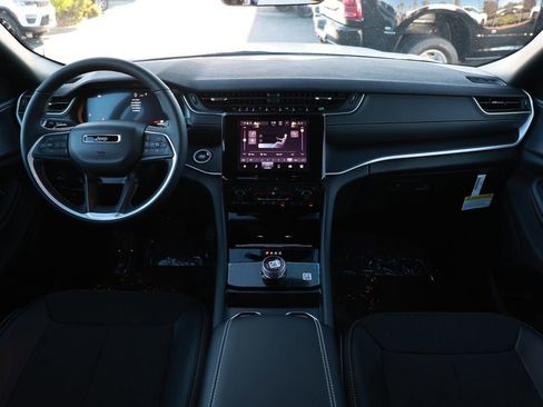 New 2025 Jeep Grand Cherokee Altitude image 20