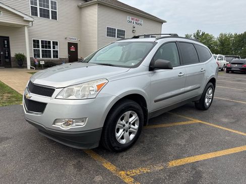 Used 2012 Chevrolet Traverse LS FWD image 2