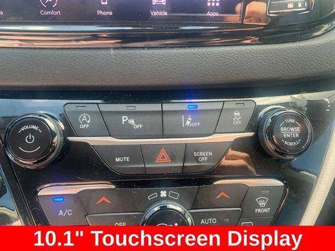 Used 2024 Chrysler Pacifica Touring-L FWD image 22