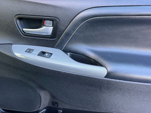 Used 2015 Toyota Sienna SE w/ SE Preferred Package FWD image 20