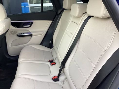 Used 2025 Mercedes-Benz GLC 300 4MATIC image 17