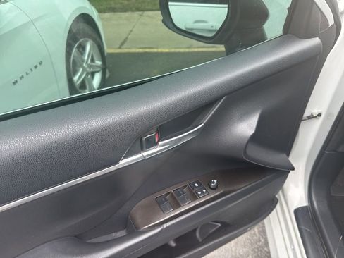 Used 2022 Toyota Camry LE FWD image 9