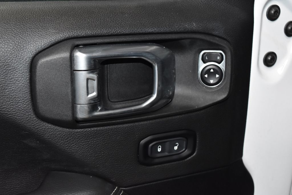Used 2021 Jeep Wrangler Unlimited Sahara w/ LED Lighting Group AWD/4WD image 5