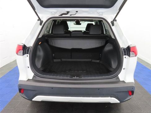 Used 2022 Toyota Corolla Cross XLE FWD image 12