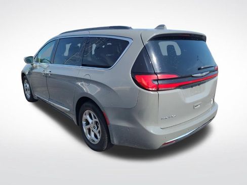 Used 2022 Chrysler Pacifica Limited FWD image 5