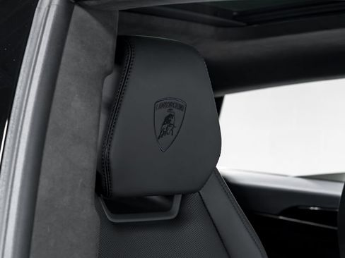 Used 2025 Lamborghini Urus SE AWD/4WD image 41
