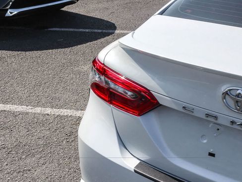 Used 2022 Toyota Camry XSE FWD image 8