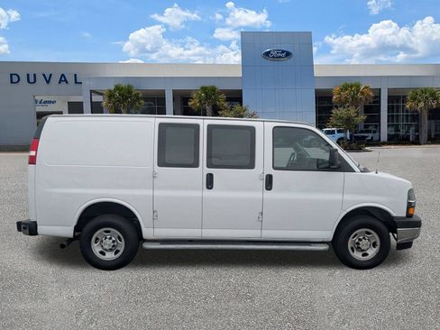 Used 2024 Chevrolet Express 2500 w/ Driver Convenience Package RWD image 3