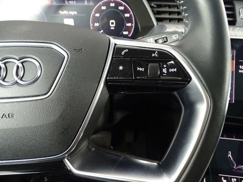 Used 2021 Audi e-tron Premium Plus image 26