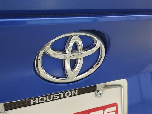 Used 2020 Toyota C-HR XLE image 9