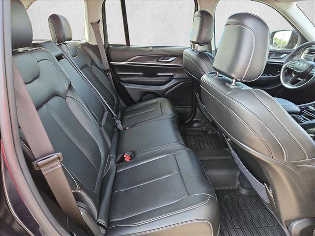 Certified 2023 Jeep Grand Cherokee Limited w/ Luxury Tech Group II AWD/4WD image 26