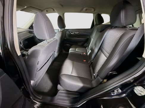 Used 2020 Nissan Rogue SV FWD image 25