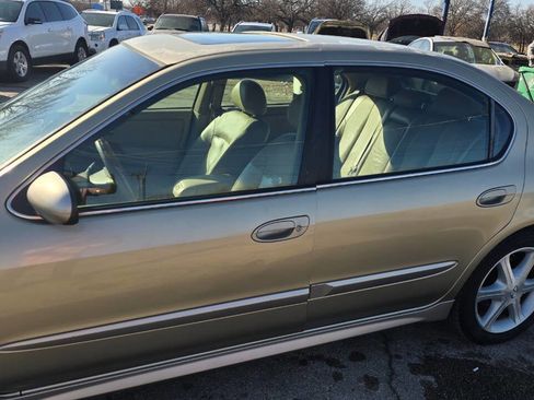 Used 2002 INFINITI I35 image 2