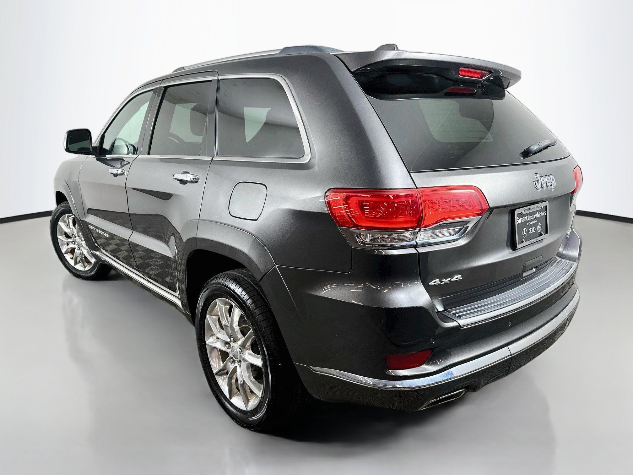 Used 2014 Jeep Grand Cherokee Summit AWD/4WD image 5