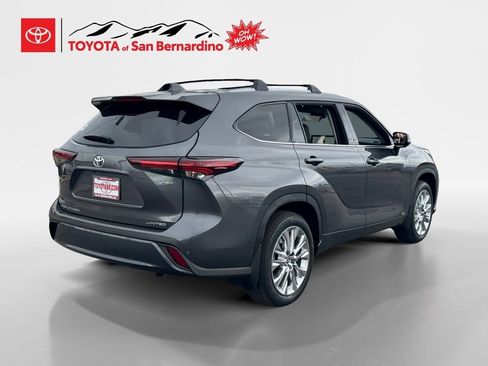 New 2025 Toyota Highlander Limited image 5