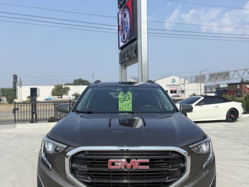 Used 2019 GMC Terrain SLE w/ Driver Convenience Package image 3