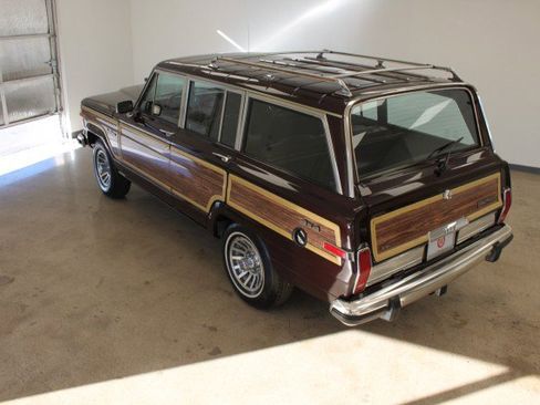 Used 1989 Jeep Grand Wagoneer image 13