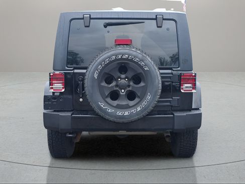 Used 2016 Jeep Wrangler Unlimited Sahara w/ Connectivity Group AWD/4WD image 4