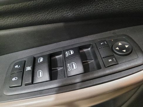 Used 2018 Jeep Cherokee Limited AWD/4WD image 27