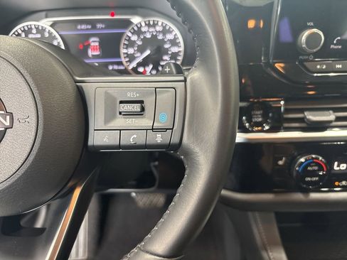 Used 2025 Nissan Pathfinder SV image 23