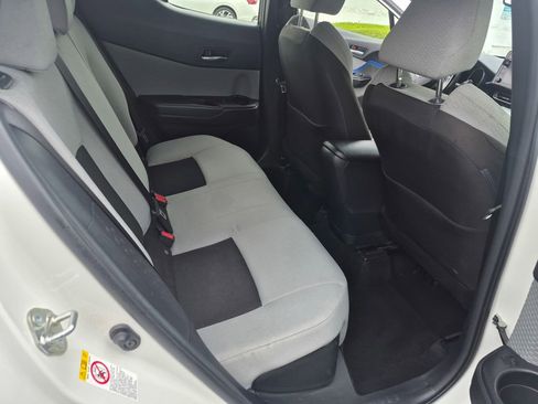 Used 2019 Toyota C-HR XLE FWD image 27