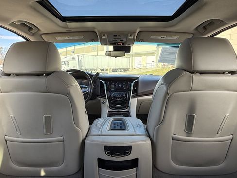 Used 2017 Cadillac Escalade Premium Luxury image 34