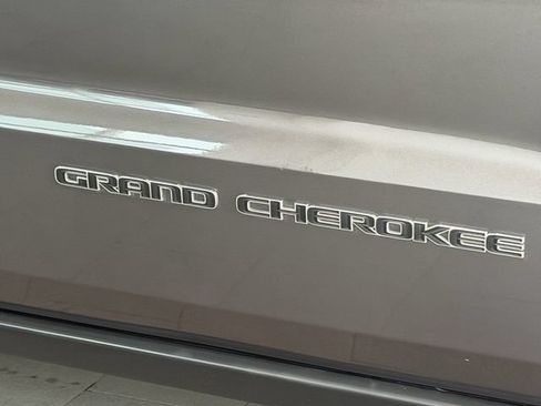 Used 2018 Jeep Grand Cherokee Limited RWD image 10