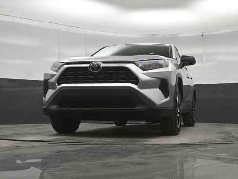 Used 2022 Toyota RAV4 LE FWD image 37