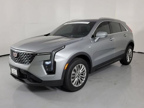 Used 2024 Cadillac XT4 Premium Luxury AWD/4WD image 2