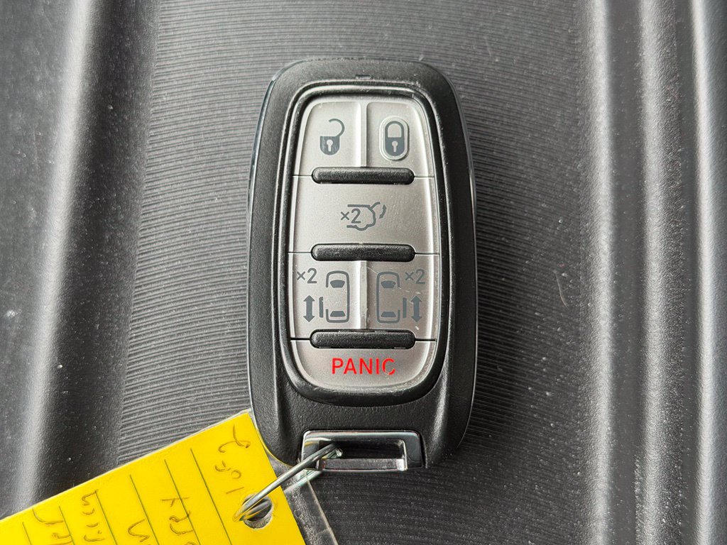 Used 2017 Chrysler Pacifica Touring Plus w/ Tire & Wheel Group FWD image 30