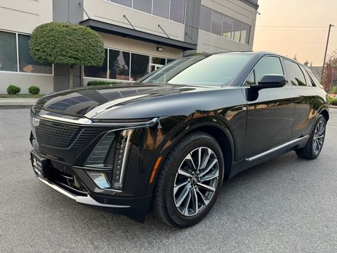 Used 2024 Cadillac Lyriq Sport AWD/4WD image 4