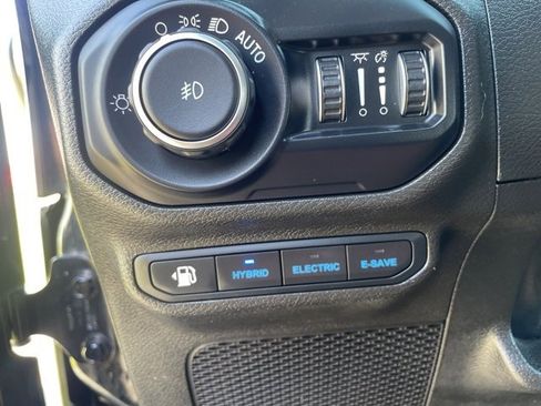 Used 2022 Jeep Wrangler Unlimited Sahara w/ Cold Weather Group image 19