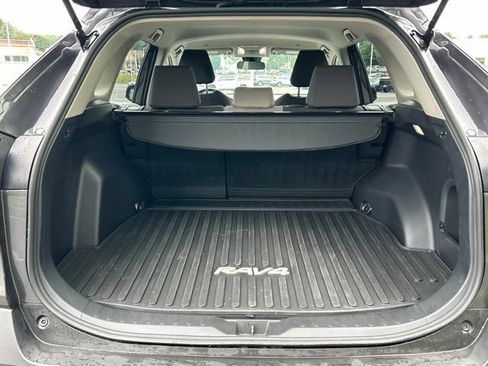 Used 2025 Toyota RAV4 XLE AWD/4WD image 45