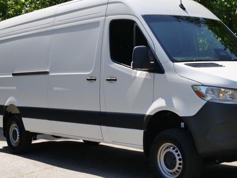 Used 2025 Mercedes-Benz Sprinter 2500 image 38
