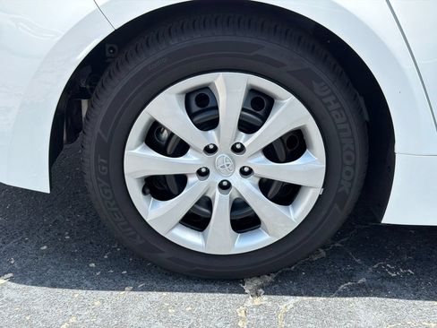 Used 2026 Toyota Corolla LE FWD image 17